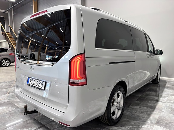 Mercedes-Benz V220 9 of 30