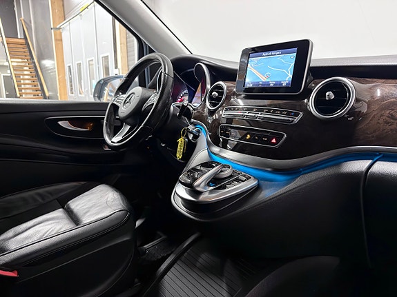 Mercedes-Benz V220 24 of 30