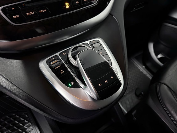 Mercedes-Benz V220 22 of 30