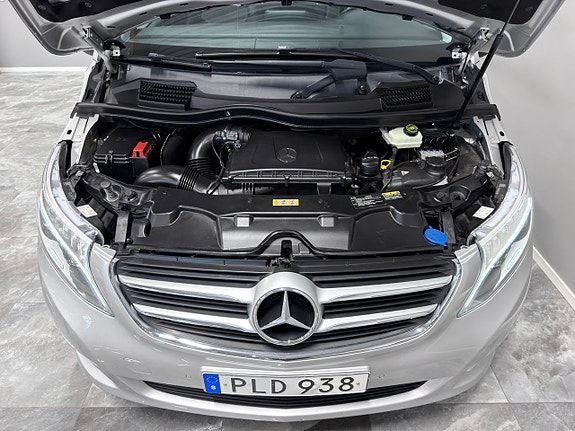 Mercedes-Benz V220 14 of 30