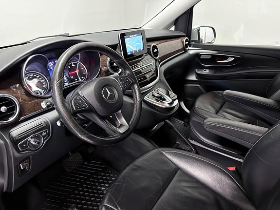 Mercedes-Benz V220 16 of 30