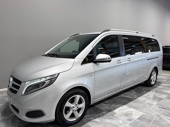 Mercedes-Benz V220 4 of 30