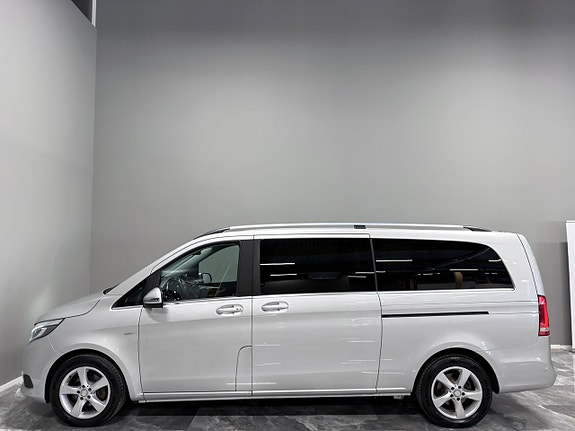 Mercedes-Benz V220 5 of 30
