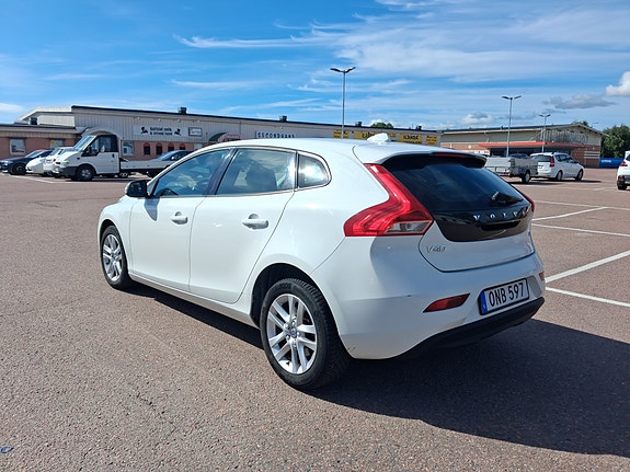 Volvo V40 3 of 8