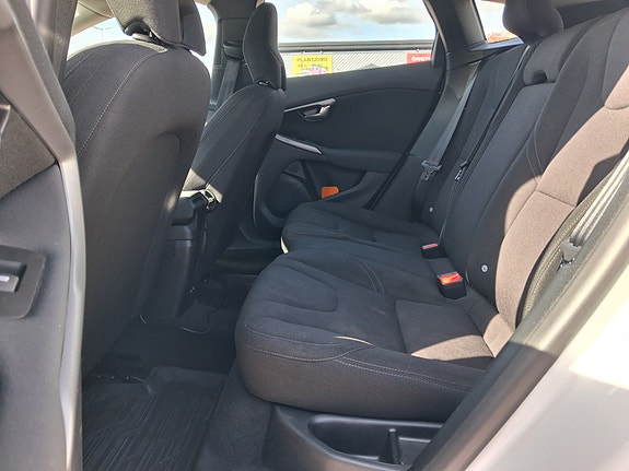 Volvo V40 6 of 8