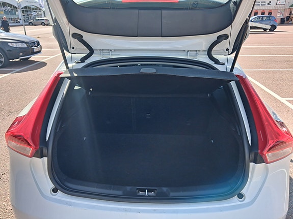 Volvo V40 8 of 8