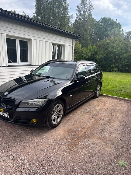 BMW 320d 2 of 8
