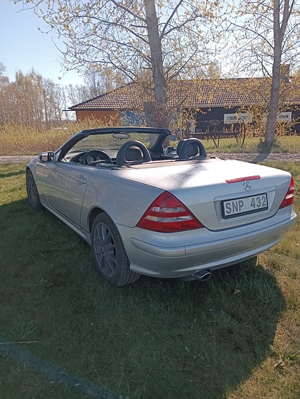 Mercedes-Benz SLK200 2 of 4