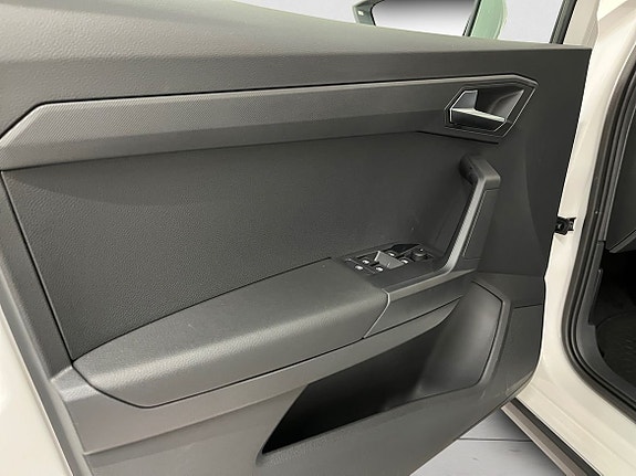 Seat Arona 8 of 18