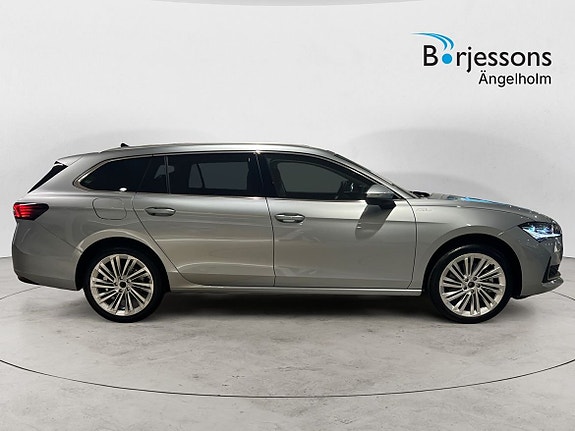 Skoda Superb 2 of 10