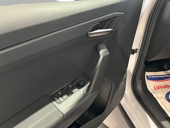Seat Arona 12 of 15