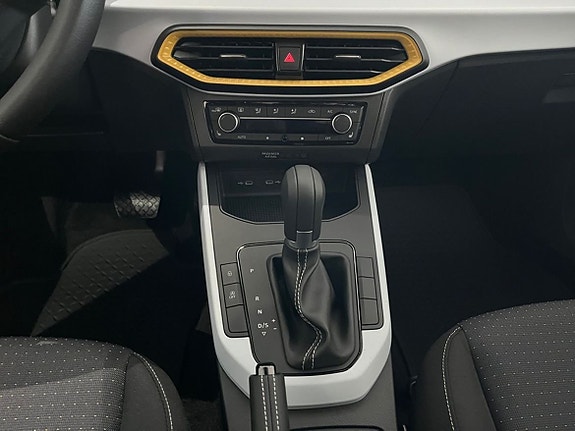 Seat Arona 10 of 15
