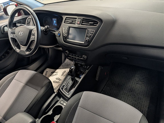 Hyundai i20 8 of 14