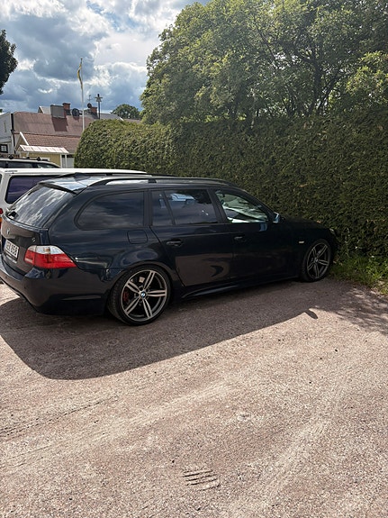 BMW 525i 3 of 5