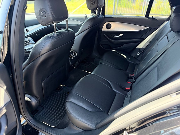 Mercedes-Benz E220 6 of 13