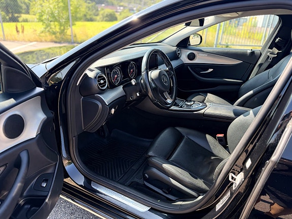 Mercedes-Benz E220 5 of 13