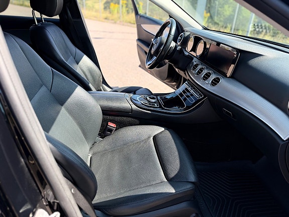 Mercedes-Benz E220 10 of 13