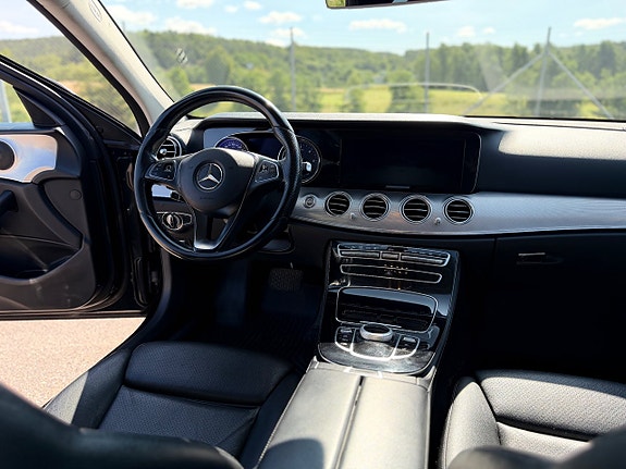 Mercedes-Benz E220 11 of 13