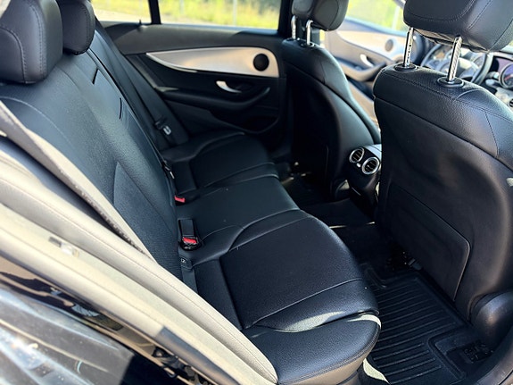 Mercedes-Benz E220 9 of 13