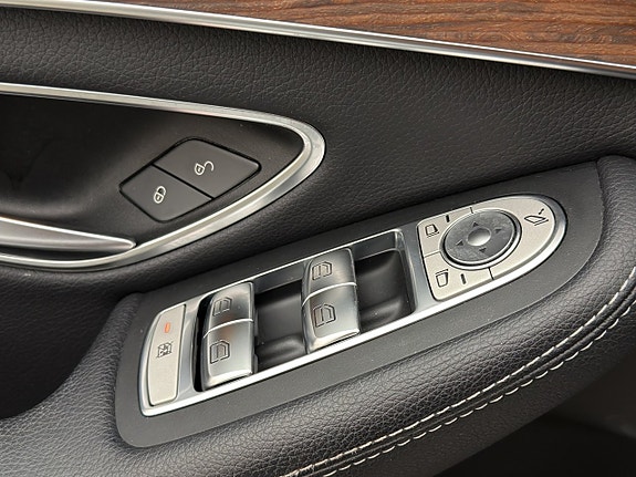 Mercedes-Benz C200 12 of 30