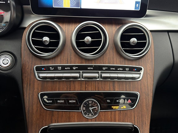 Mercedes-Benz C200 23 of 30
