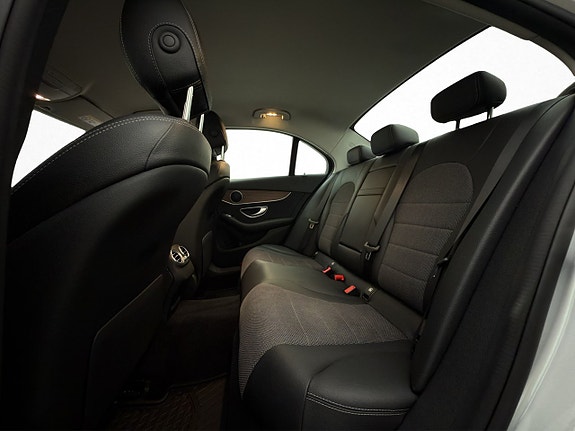 Mercedes-Benz C200 27 of 30