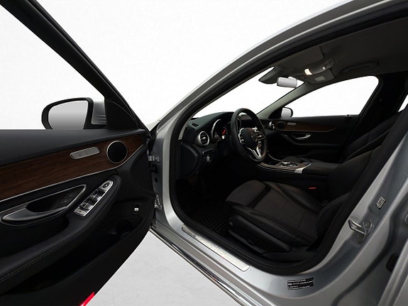 Mercedes-Benz C200 10 of 30