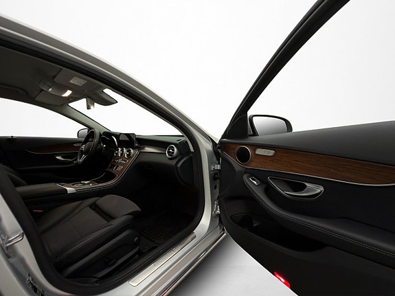 Mercedes-Benz C200 26 of 30