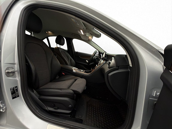 Mercedes-Benz C200 25 of 30