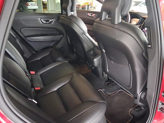 Volvo XC60 23 of 29