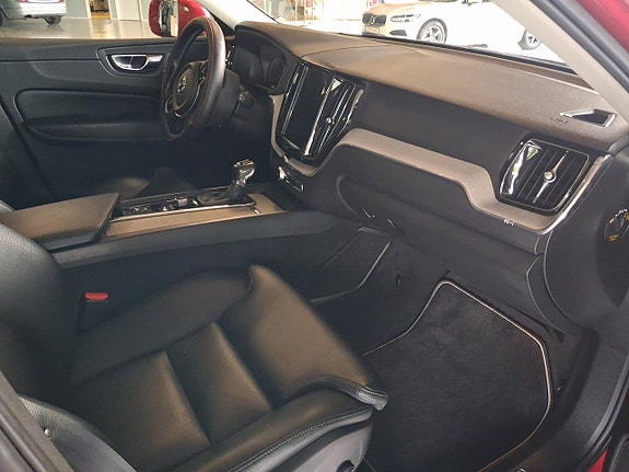 Volvo XC60 16 of 29