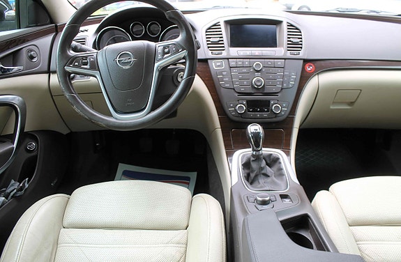 Opel Insignia 4 of 4