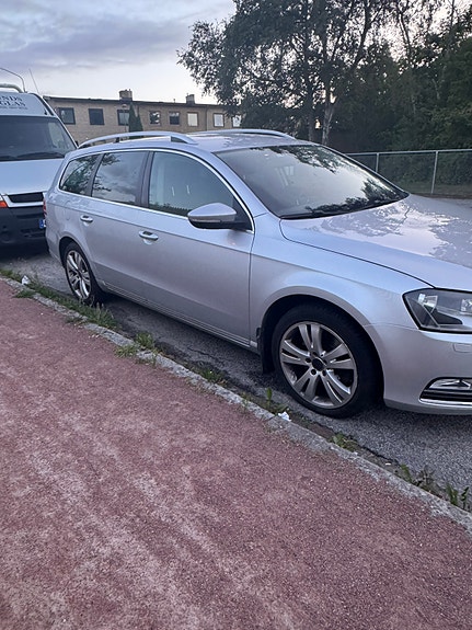 Volkswagen Passat 2 of 7