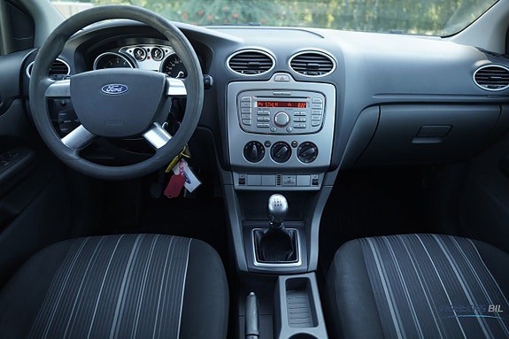 Ford Focus 8 of 13