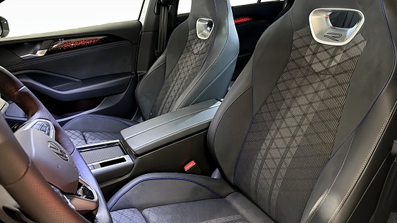 Volkswagen Passat 8 of 26