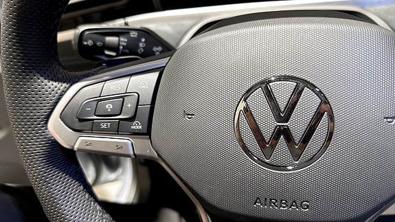 Volkswagen Passat 21 of 26