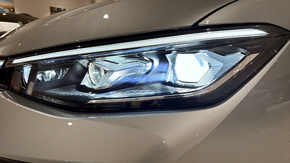 Volkswagen Passat 17 of 26