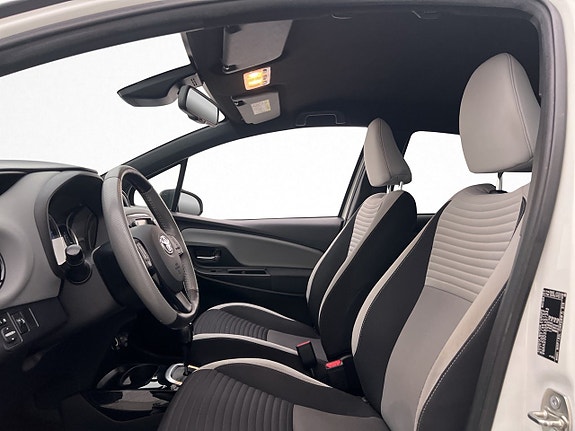 Toyota Yaris 11 of 30