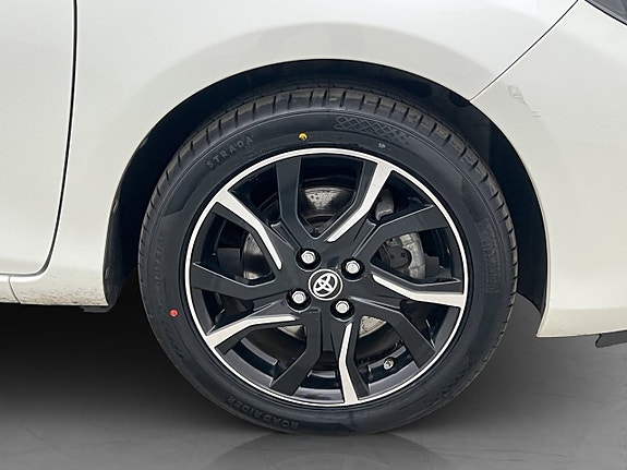 Toyota Yaris 30 of 30
