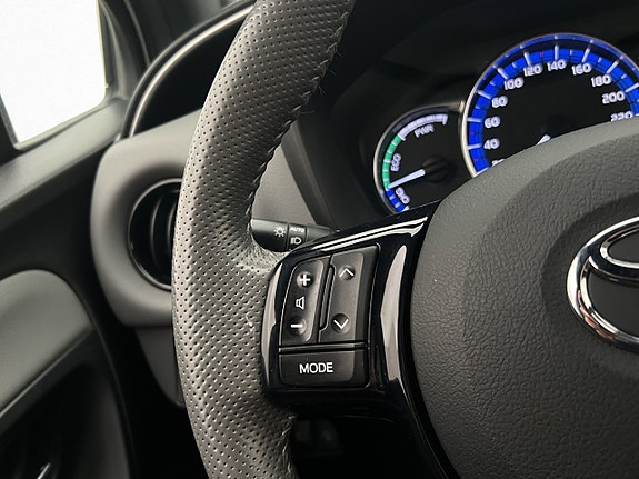 Toyota Yaris 17 of 30