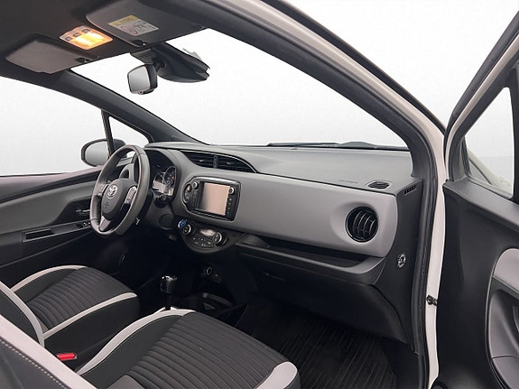 Toyota Yaris 14 of 30