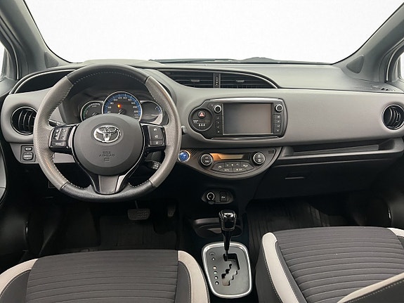 Toyota Yaris 12 of 30