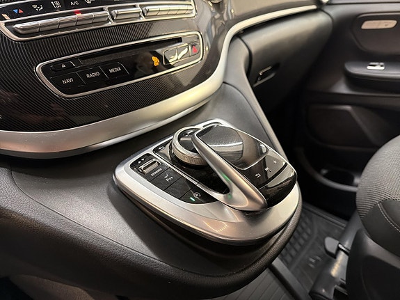 Mercedes-Benz V220 d 21 of 30
