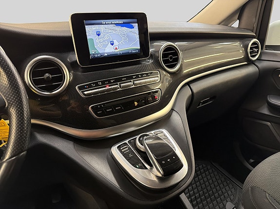 Mercedes-Benz V220 d 25 of 30