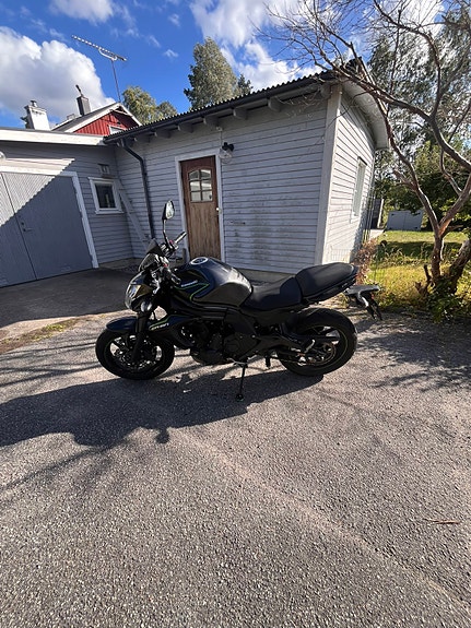 Kawasaki Ninja ER-6n 2 of 5