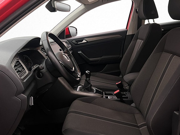Volkswagen T-Roc 11 of 28