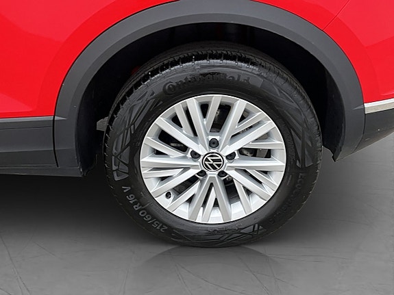 Volkswagen T-Roc 26 of 28