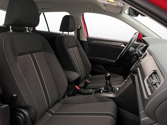 Volkswagen T-Roc 21 of 28
