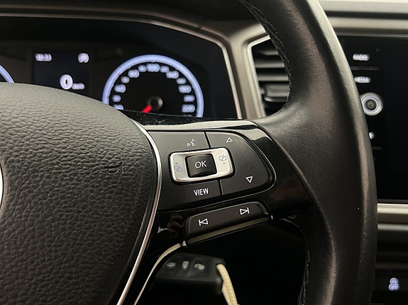 Volkswagen T-Roc 17 of 28