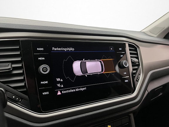 Volkswagen T-Roc 18 of 28